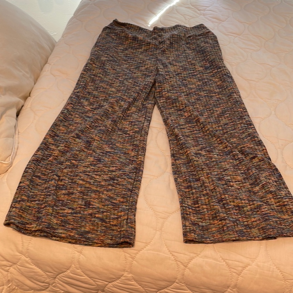Olivia Vivian soft cropped pants with side pockets